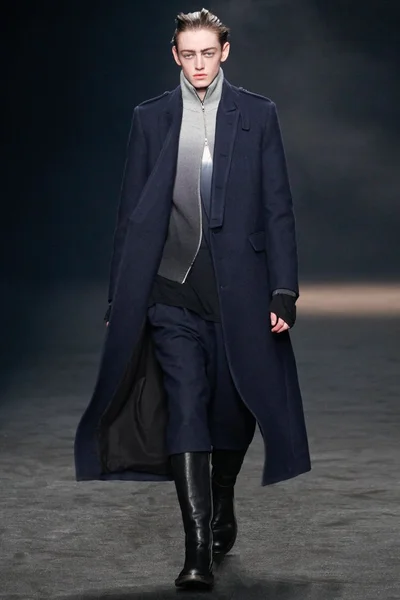 Look 18